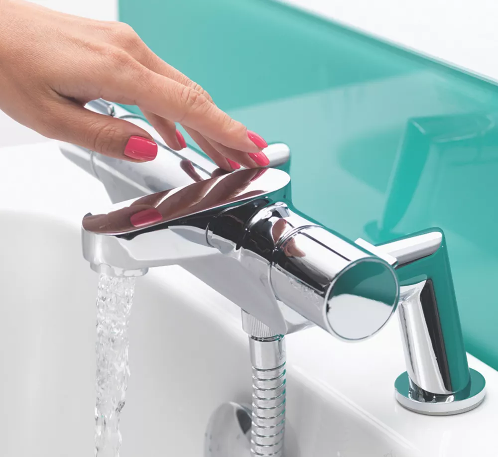 Aqualisa Midas 220 BSM Deck-Fed Exposed Chrome Thermostatic Bath Shower Mixer - Image 2