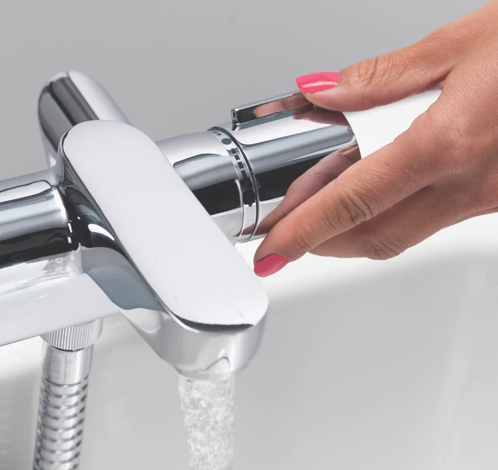 Aqualisa Midas 220 BSM Deck-Fed Exposed Chrome Thermostatic Bath Shower Mixer - Image 3