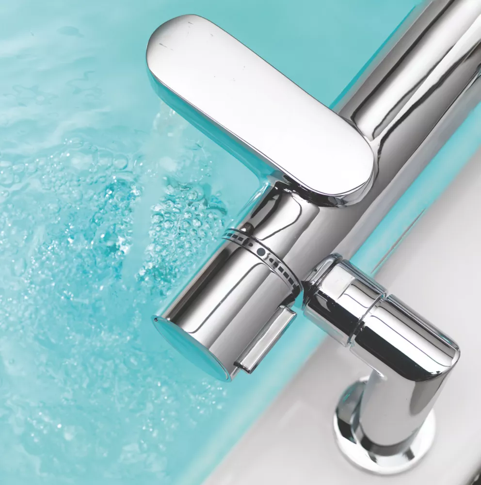 Aqualisa Midas 220 BSM Deck-Fed Exposed Chrome Thermostatic Bath Shower Mixer - Image 4