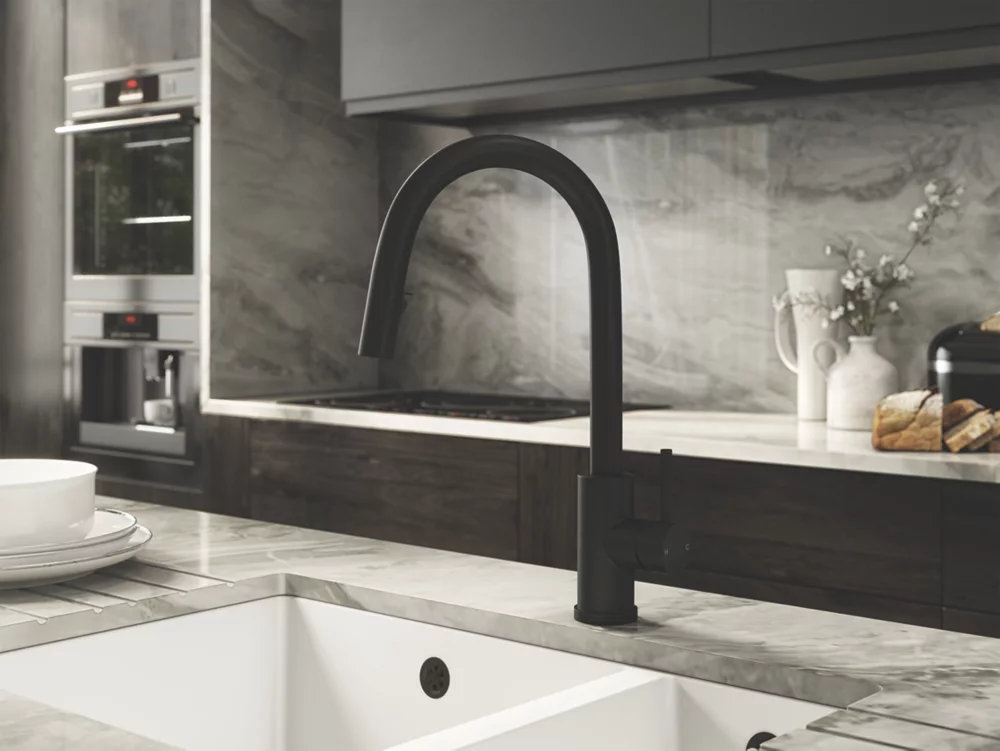 ETAL Velia Concealed Pull-Out Kitchen Mixer Tap Matt Black - Image 4